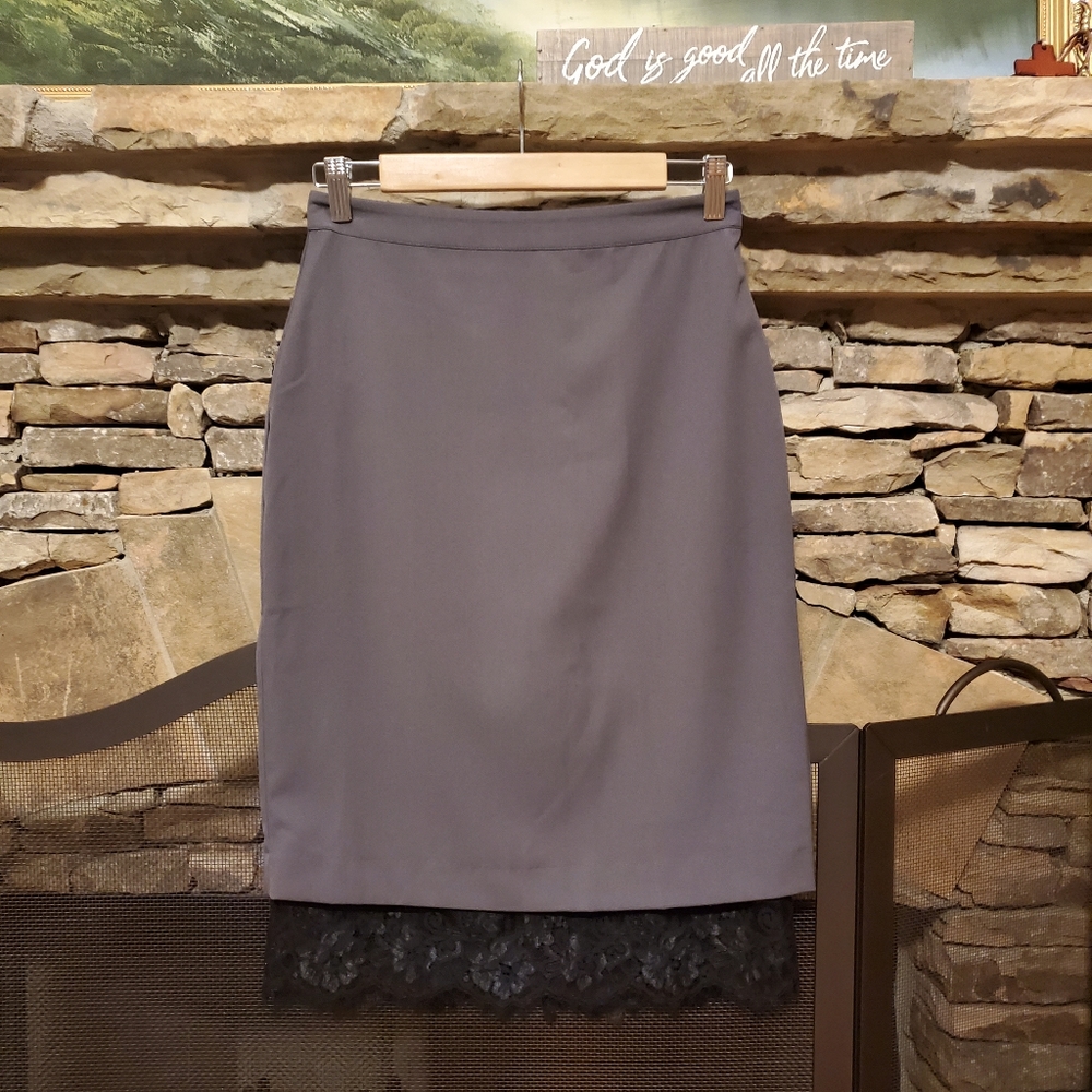 🆕Forever21 Lace trimmed Pencil Skirt